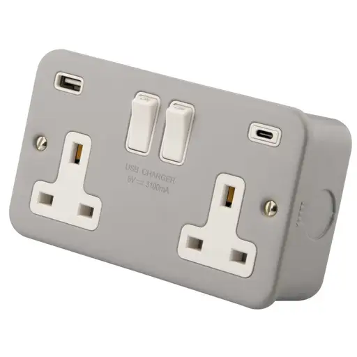 Click 2G 13A Switched Socket Outlet with USB Charger Metal Clad