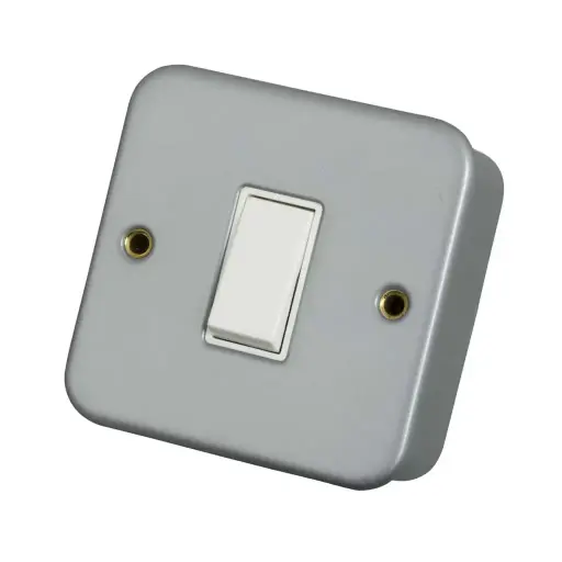 [CL025] Click 10A 1 Gang Intermediate Light Switch Metal Clad